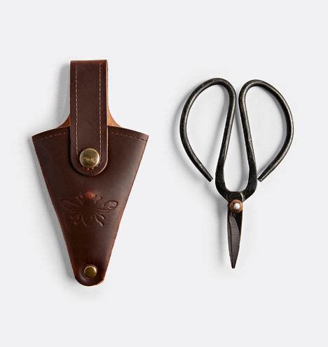 Leather pouch scissors